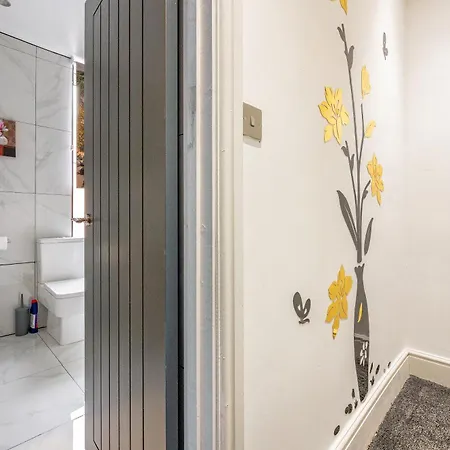 *rb10w* For Your Relaxed & Cosy + Free Parking + Free Fast Wifi * *