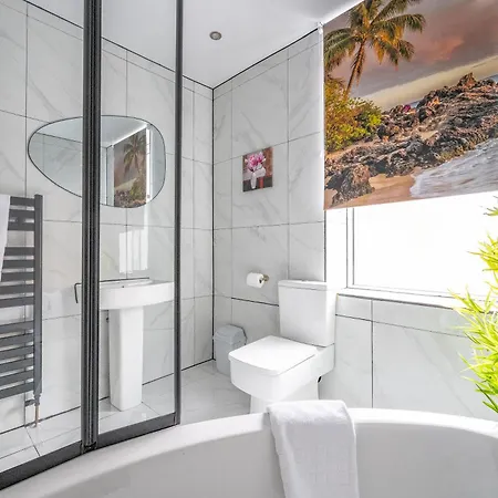 *rb10w* For Your Relaxed & Cosy + Free Parking + Free Fast Wifi * * 리즈